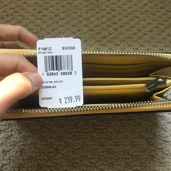 coach wallet - Picture 2 of 8